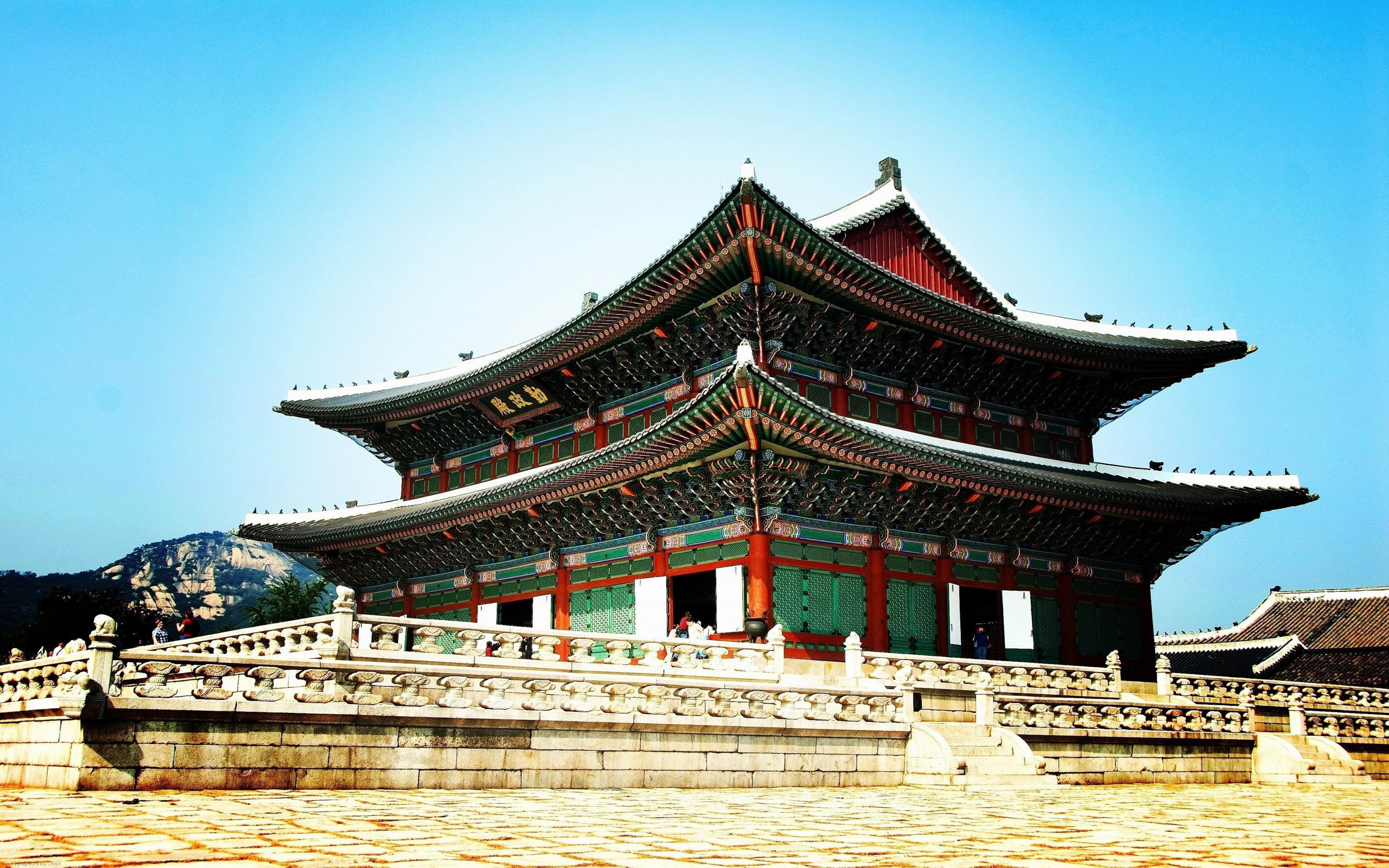 palace-seoul-south-korea.jpg